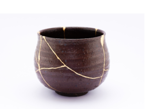 It is natural to have discomfort. We need to trust the employee’s resilience – people have the surprising power of healing from negative emotions and growing. Similarly, know that great relationships do not develop smoothly without conflicts. Think about Kintsugi: an art of laminating cracks in porcelain with gold.